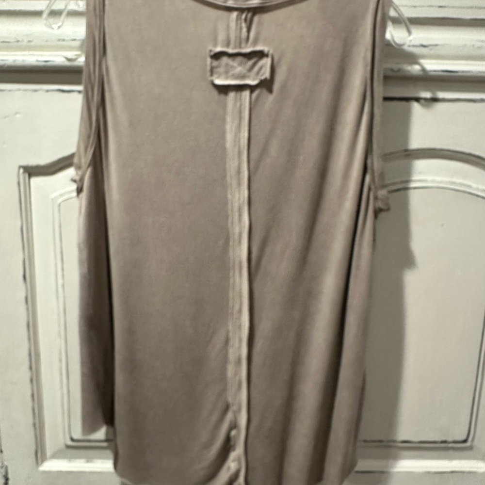 La miel Sleeveless Taupe Top - Picture 2 of 3